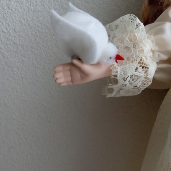 Heavenly Angel Hope Porcelain Doll by The Heritage Collection Christmas - Picture 8 of 17